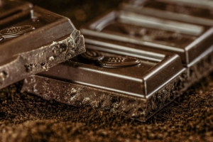 チョコレートは砂糖のカタマリ！？原材料名表示チェックの大切さ
