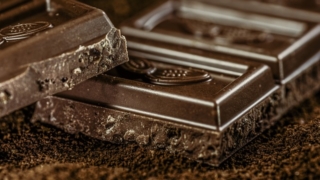チョコレートは砂糖のカタマリ！？原材料名表示チェックの大切さ